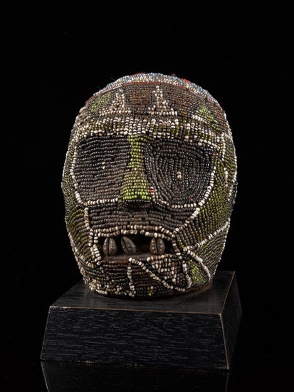 Beaded Ceremonial Head "Adwonzen" - Glass beads, Wood - Grassland people - Cameroon