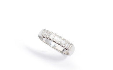 Bentley & Skinner: A diamond seven-stone ring