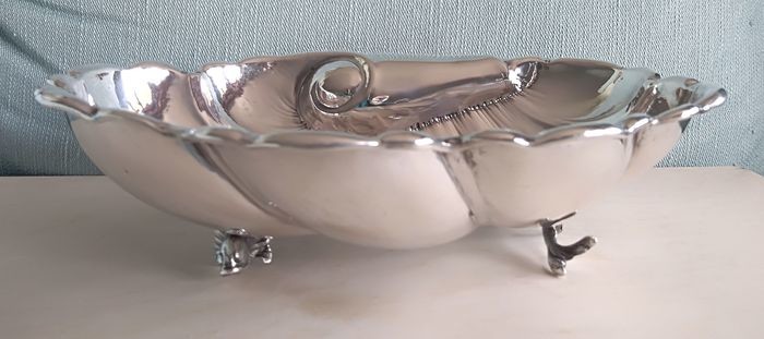 Bowl, shell shaped- .800 silver - Italy - mid 20th century