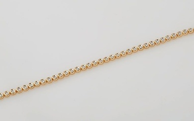Bracelet souple maille articulée en or jaune (18 K) serti de quarante diamants ronds pour...