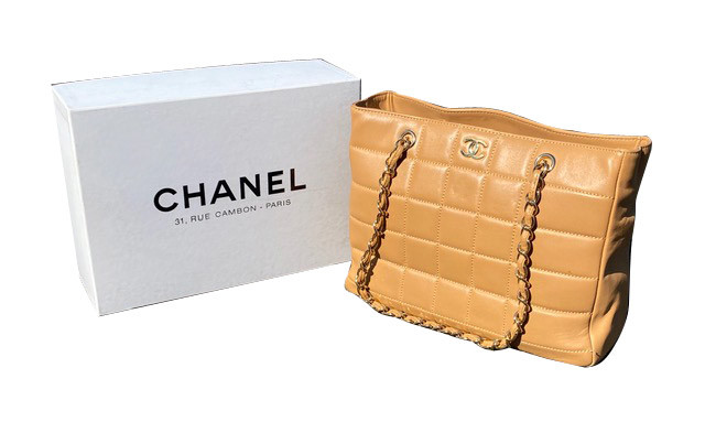 CHANEL, Quilted gold leather shoulder bag, double chain...