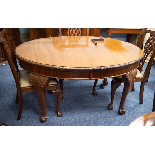 CHIPPENDALE STYLE MAHOGANY OVAL DINING TABLE, with gadroon c...