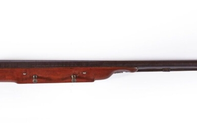 Important fusil canardier à percussion. Monture en noyer avec tenons de fixations. Vers 1850.