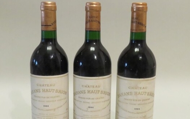 Château Bahans Haut-Brion, Second Vin, Pessac-Léognan, millésime 1986. 3 BTLS (Niv. Bon ; étiq. Sales)....