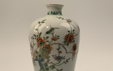 Chinese Wucai Porcelain Vase Kangxi Mark