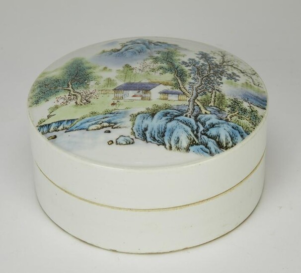 Chinese enameled porcelain box and cover