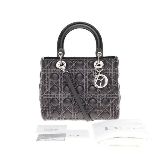Christian Dior - Limited Edition/ Lady Dior MM en cuir cannage noir et garniture en métal doré Handbag