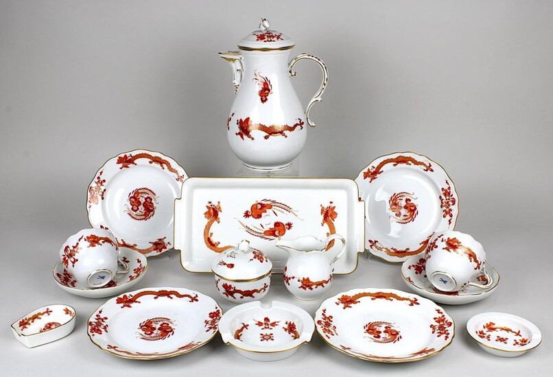 Coffee set for 6 persons, Meissen, 2nd half of the 20th century, form New cutout, rich dragon in red, consisting of: coffeepot (h: 24 cm), milk jug (h: 9,5 cm), sugar bowl (h: 9 cm), 6 place settings (plate diameter: 18 cm, saucer diameter: 14,5 cm)...