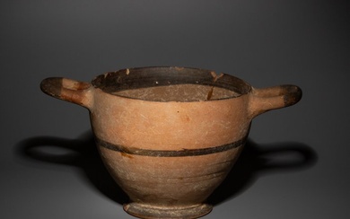 Corinthian, Ancient Greek Pottery Skyphos. 6th century BC. 8.5 cm Height.