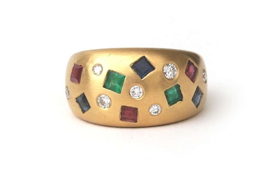 Een 18 krt. gouden bombé ring bezet met kleurstenen en diamant