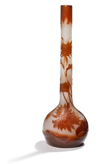 Emile Gallé: A tall fire polished cameo glass vase overlaid with reddish brown glass carved with motifs of flowers and leaves. H. 50.5 cm.