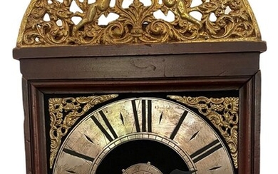 (-), Engelse zgn. hood clock met opengewerkt ornament...
