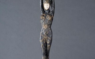 FOLLOWING MODELS OF DEMETRE CHIPARUS (Romania, 1886 - Paris, 1947) "Starfish" Chryselephantine sculpture with base in black Portoro marble and onyx. With CITES. Size: 74,5x10x17 cm. Exit: 1700uros. (282.856 Ptas.)