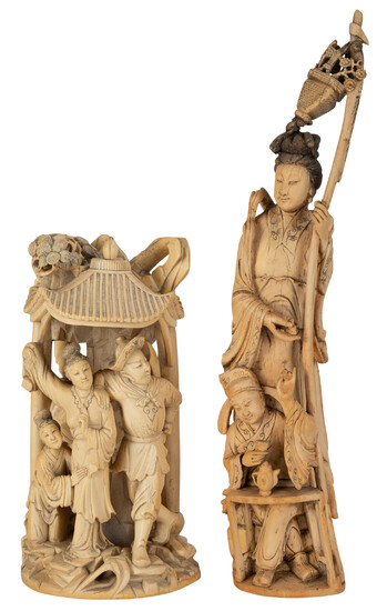 Groupe de personnages, 2 sculptures en ivoire, Chine, première moitié du XXe s., un montrant deux personnages avec une table, marque Cheng