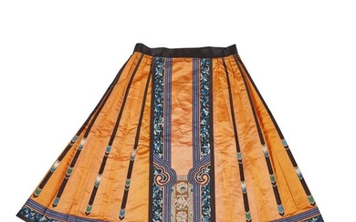 HAN CHINESE WOMAN'S EMBROIDERED APRICOT SILK PLEATED SKIRT LATE QING DYNASTY-REPUBLIC PERIOD, 19TH-20TH CENTURY