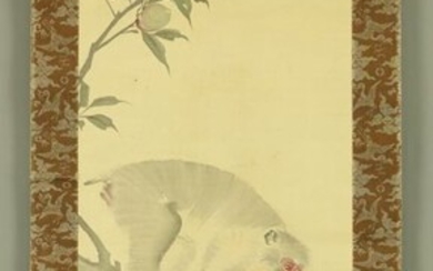 Hanging scroll painting - Silk - With signature Chinnen 椿年 and seal Taiju 大寿 - Onishi Chinnen 大西椿年 (1792-1851), Nanga painter in Edo later, Official - Monkey on peach tree - Japan - First half 19th century (Late Edo)