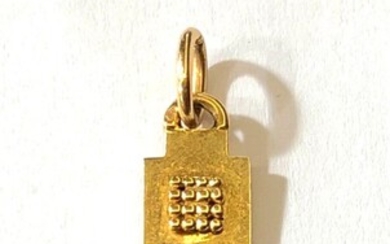 Jean DESPRES (1889-1980). Pendentif Croix en or jaune 18 K (750/oo) agrémenté de perles Poinçons...