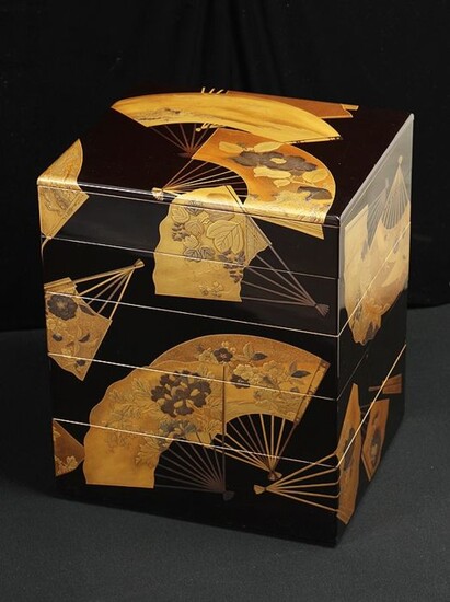 Jubako (1) - Gold, Lacquer, Wood - Very fine fan design jubako box - including original tomobako - Japan - 19th century