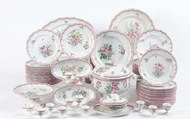 LUNEVILLE, KELLER & GUERIN. Fine earthenware dinner service decorated with tulips and polychrome flowers, including : eighteen dinner plates (24 cm) , ten soup plates (24 cm) , seventeen dessert plates (22,5 cm) , one dinner plate (23 cm) , one...