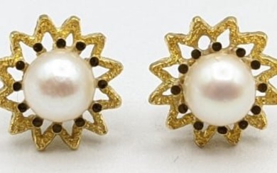 Ladies 18K Yellow Gold Pearl Earrings