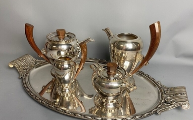 MAISON PRAT - Service à café et thé en métal argenté comprenant : plateau, cafetière,...