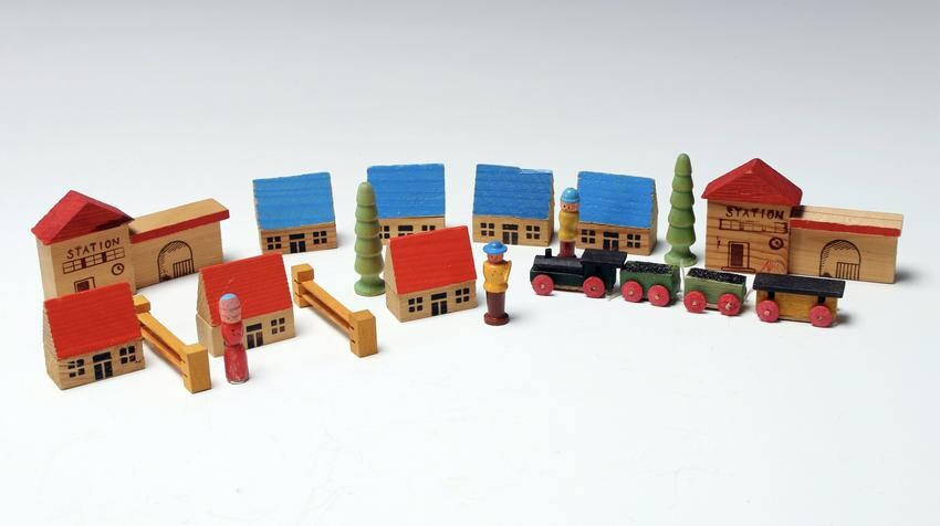 MINI GERMAN HAND PAINTED WOODEN TOY VILLAGE