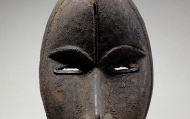 Masque Dan (Côte d'Ivoire) Intéressant masque Dan à la bouche projetée en avant (bec d'oiseau...