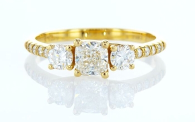 Meghan markel cushion 3 stones ring - 18 kt. White gold - Earrings - 0.70 ct Diamond