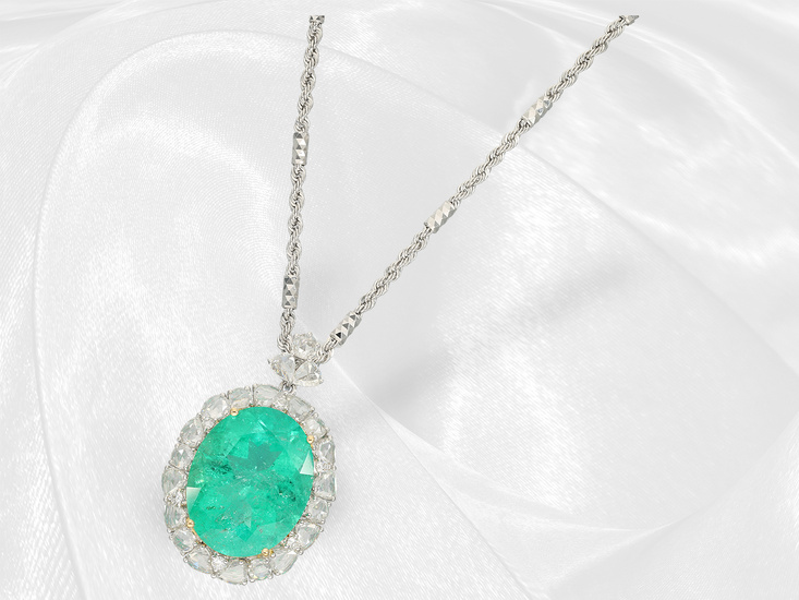 Necklace/pendant: very high quality emerald jewellery, Colombian emerald of 21.63ct, IGI Report