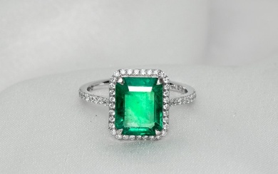 No Reserve Price-2.78 ct Natural Green Emerald & 0.28 ct Diamonds - 14 kt. White gold - Ring Emerald - Diamonds, IGI Certified