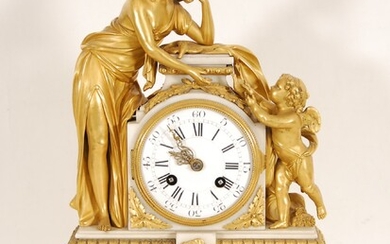 Pendule 'Le retour de l'Amour'Bronze ciselé, doré et marbre blanc. D'après le modèle de bronze...