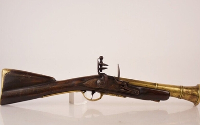 Petit fusil à silex dit "tromblon" à canon rond en bronze à pans au tonnerre,...