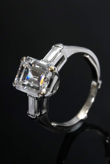 Platinum ring with rectangular staircase cut diamond solitaire (ca. 2.17ct/SI/W) and 2 baguette diamonds (add. ca. 0.40ct/VSI/TW), 3,3g, size 54 (reduction rail)