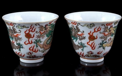 Porcelain bowls with decor of 2 dragons