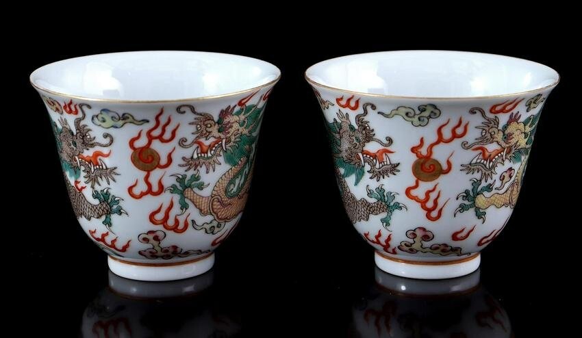 Porcelain bowls with decor of 2 dragons
