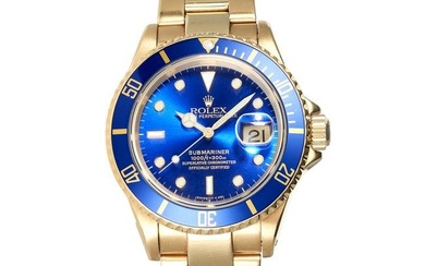 ROLEX, A VINTAGE SUBMARINER DATE in 18ct yellow gold, circa 1990 with blue sunburst dial, date