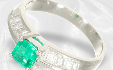 Ring: elegant platinum ring in like new condition with emerald and trapeze diamonds
