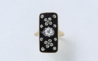 Ring in 585 gold and 800 thousandths silver composed of a rectangular plate dressed with black crystal centered with an old cut diamond in closed setting massaged shouldered with flowers. Work of the end of the XVIII°, beginning of the XIX° century...
