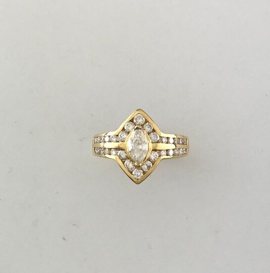 Ring in 750°/°° gold set with a shuttle diamond in a diamond setting, Finger size 54, Gross weight: 4,08g