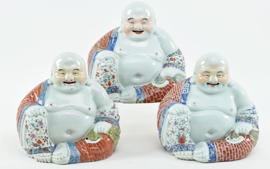 Set of 3 19th/20th century Chinese large famille rose