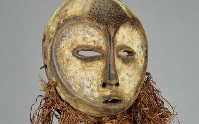 Superb mask - Wood, plant fibers - idimu - Lega - Congo DRC