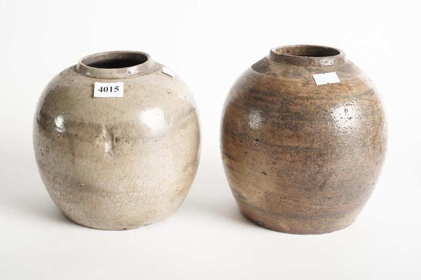 TWO LARGE CHINESE GLAZED POTTERY JARS, H.17CM, LEONARD JOEL LOCAL DELIVERY SIZE: SMALL