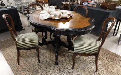 Table de salle à manger ovale, pied dit "en tête d'araignée", Hollande, Willem III, XIXe...
