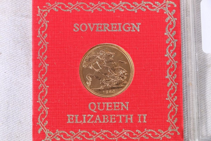 UNITED KINGDOM Elizabeth II gold sovereign 1980 in perspex c...