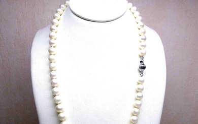 Un collier de perles de culture naturelles diamètre 7 -...