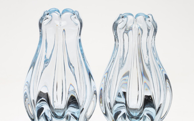 VICKE LINDSTRAND. A set of 2 glass vases, “Stella Polaris”, Orrefors.