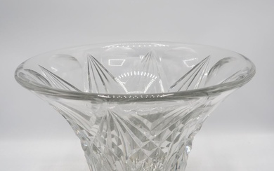 Val-Saint-Lambert : Important vase à col évasé vers 1950, cristal clair taillé en étoile à...