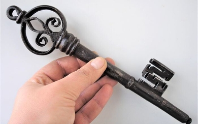 Venetian style key - Big Size (26 cm) - Italy - Forged iron - 16th century