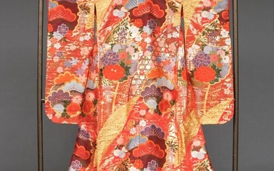 Wedding Kimono - Silk - Ravishing Japanese Uchikake, new old stock, with a colourful design of flowers and pine trees. - Japan - Shōwa period (1926-1989)