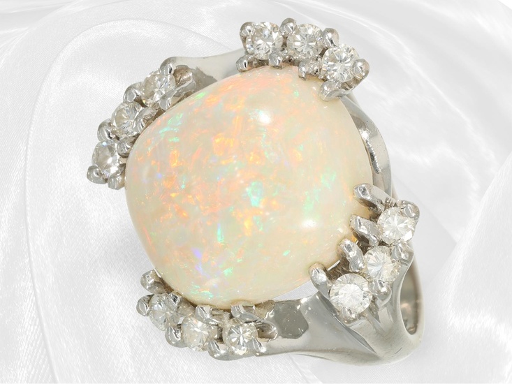 White gold and very beautiful vintage opal/brilliant-cut diamond goldsmith ring